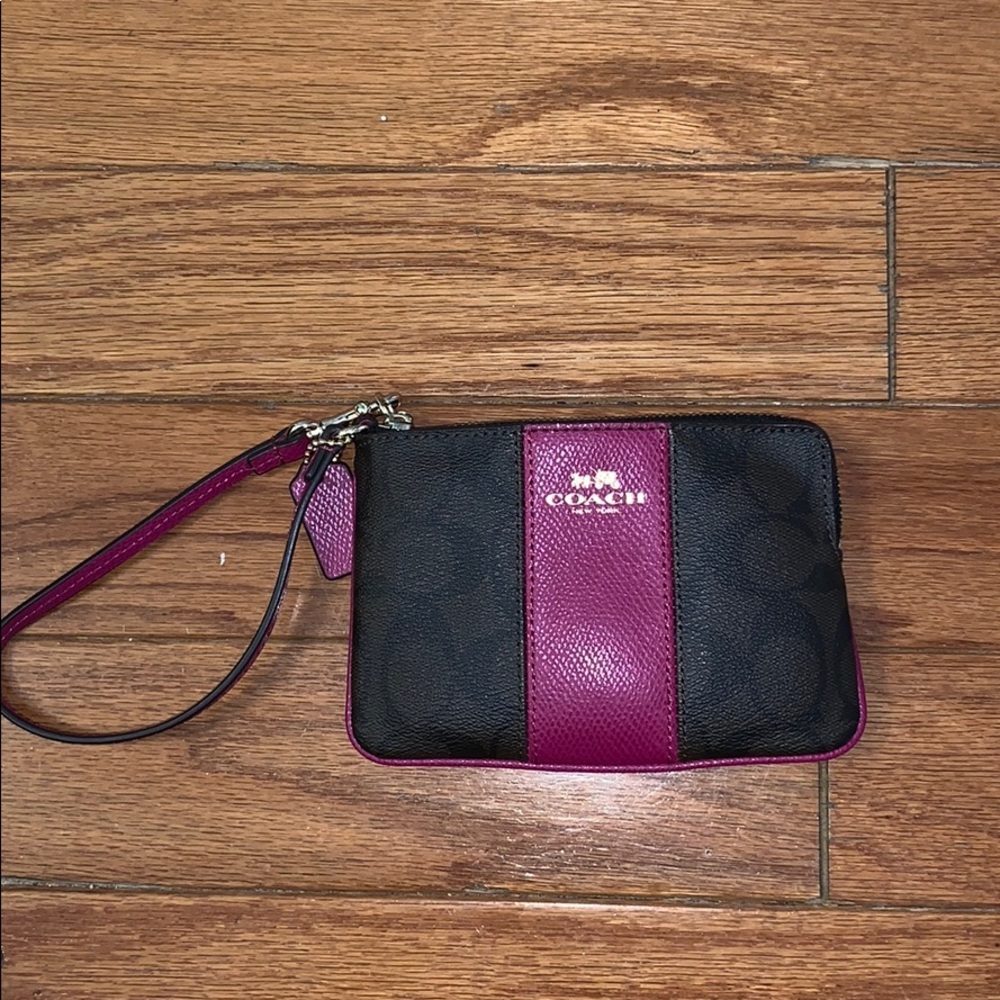 New corner zip coach wristlet